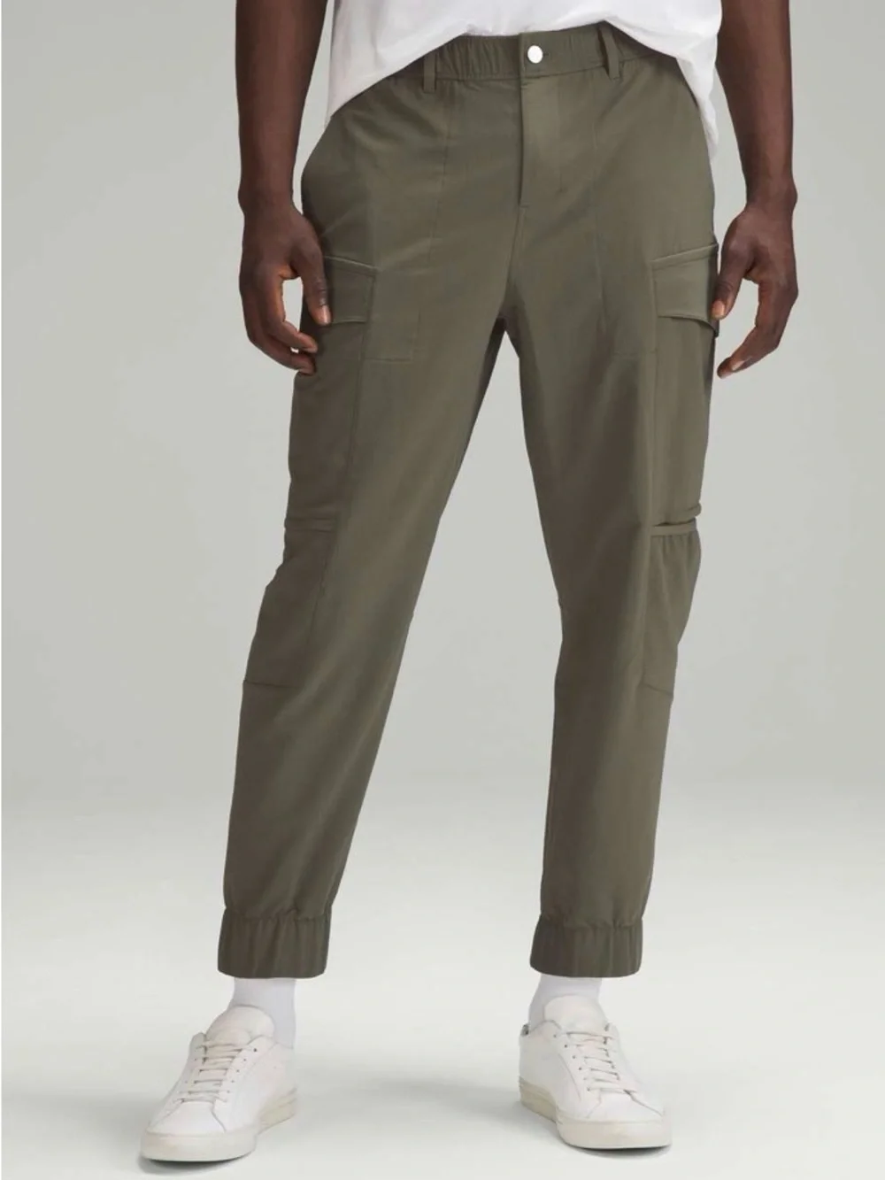 lululemon Men's Cargo pocket Joggers in medium Olive- NEW / Size 36